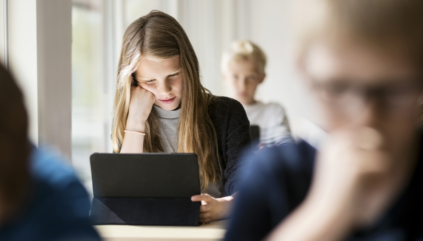 Elever i en skolsal.